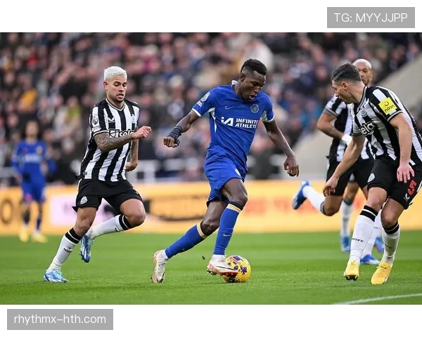 曼联争四形势持续变化,对赛季最终排名产生直接影响 曼联争四形势持续变化,对赛季最终排名产生直接影响